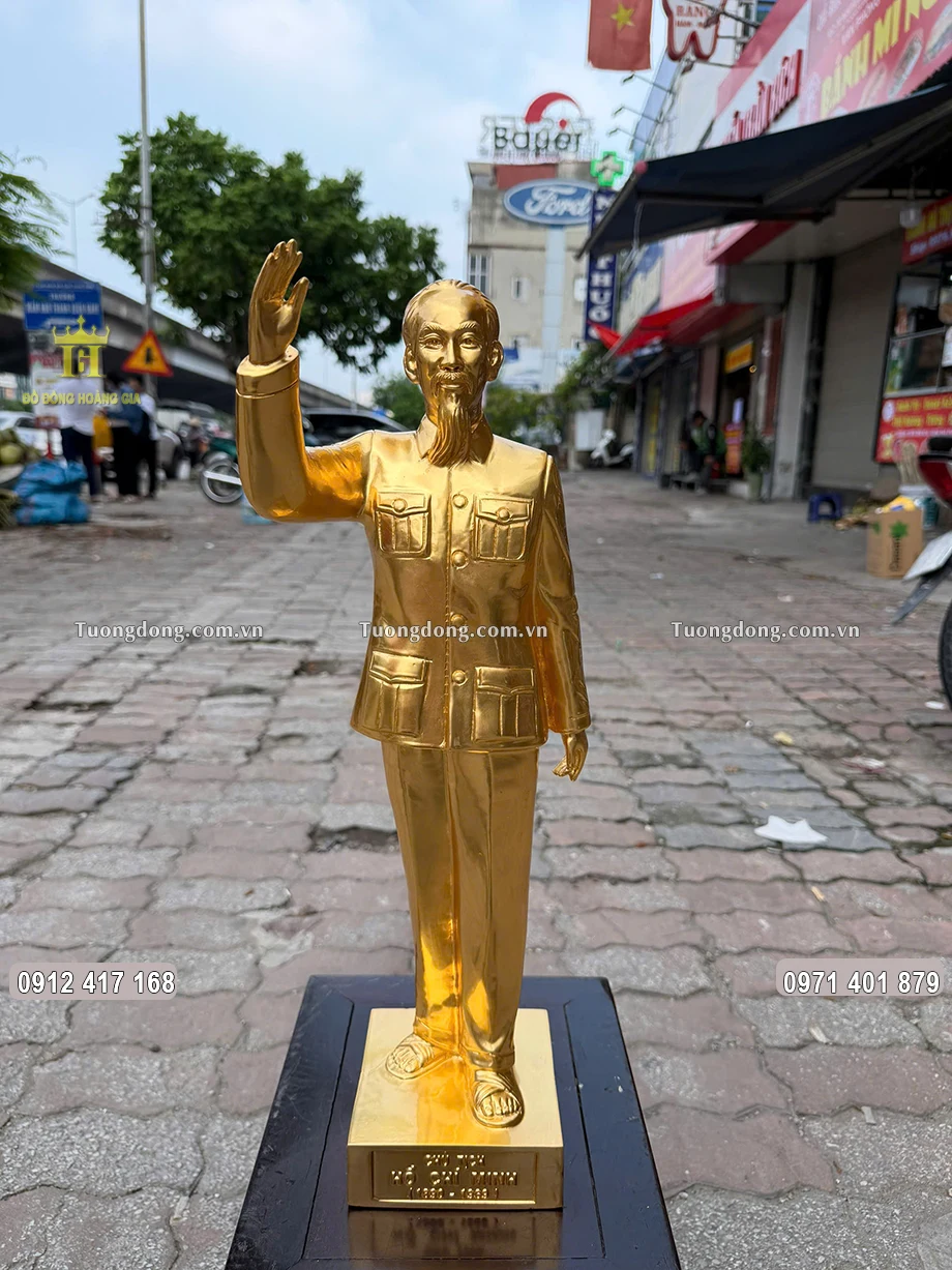 Tượng Bác Hồ Đứng Vẫy Tay Bằng Đồng Dát Vàng 24K