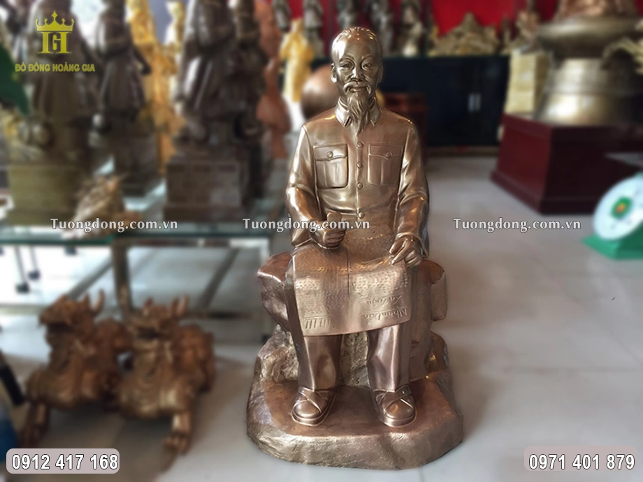 Tượng Bác Hồ Ngồi Đọc Báo Bằng Đồng Đỏ Cao 81Cm