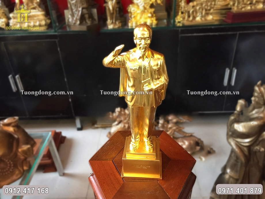 Tượng Đồng Bác Hồ Đứng Giơ Tay Chào Thếp Vàng 9999