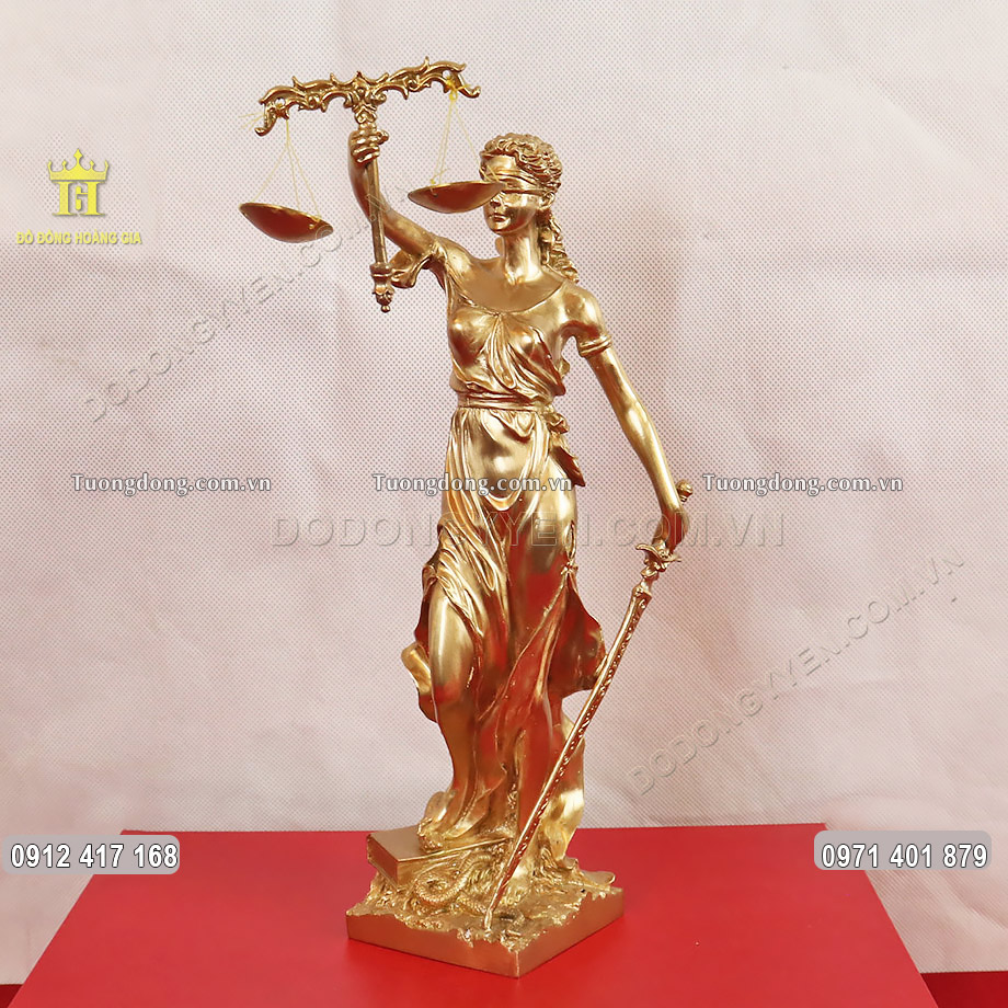 Pho tượng nữ thần công lý mang ý nghĩa biểu tượng của sự công bằng trong xã hội