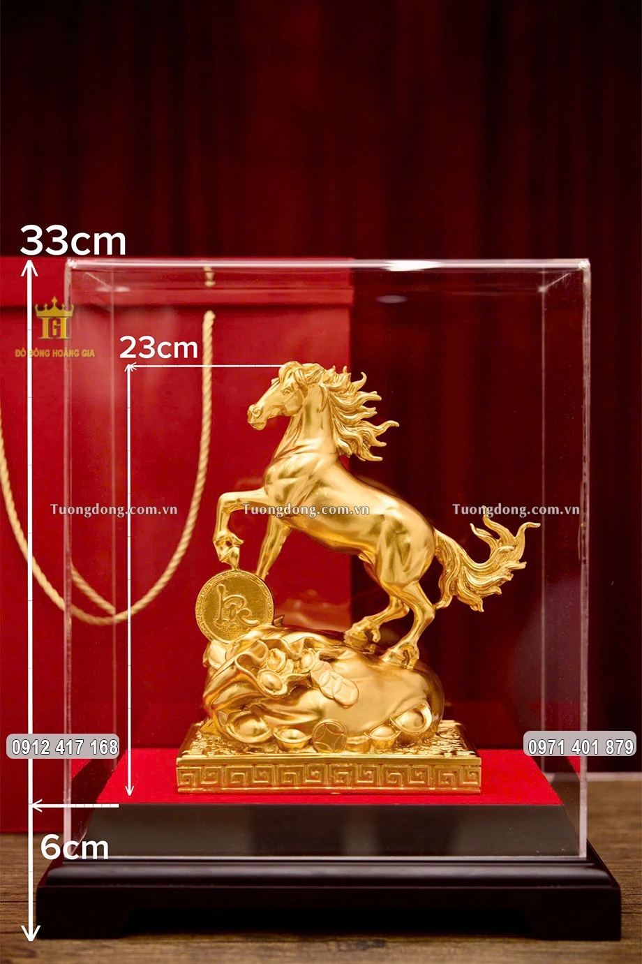 Tượng linh vật ngựa được đặt trong hộp sang trọng