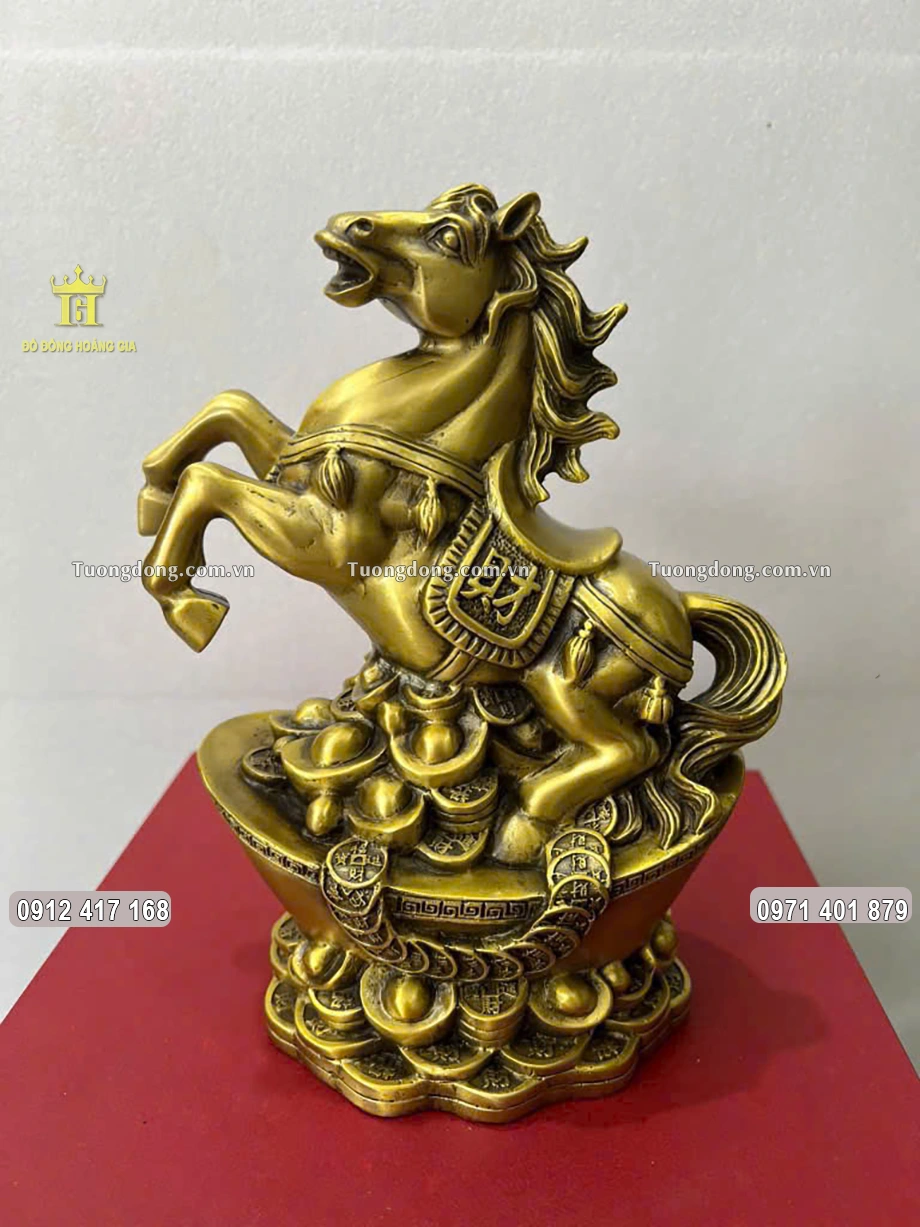 Tượng Ngựa Đứng Hý Trên Mâm Vàng Bằng Đồng Cao 37Cm