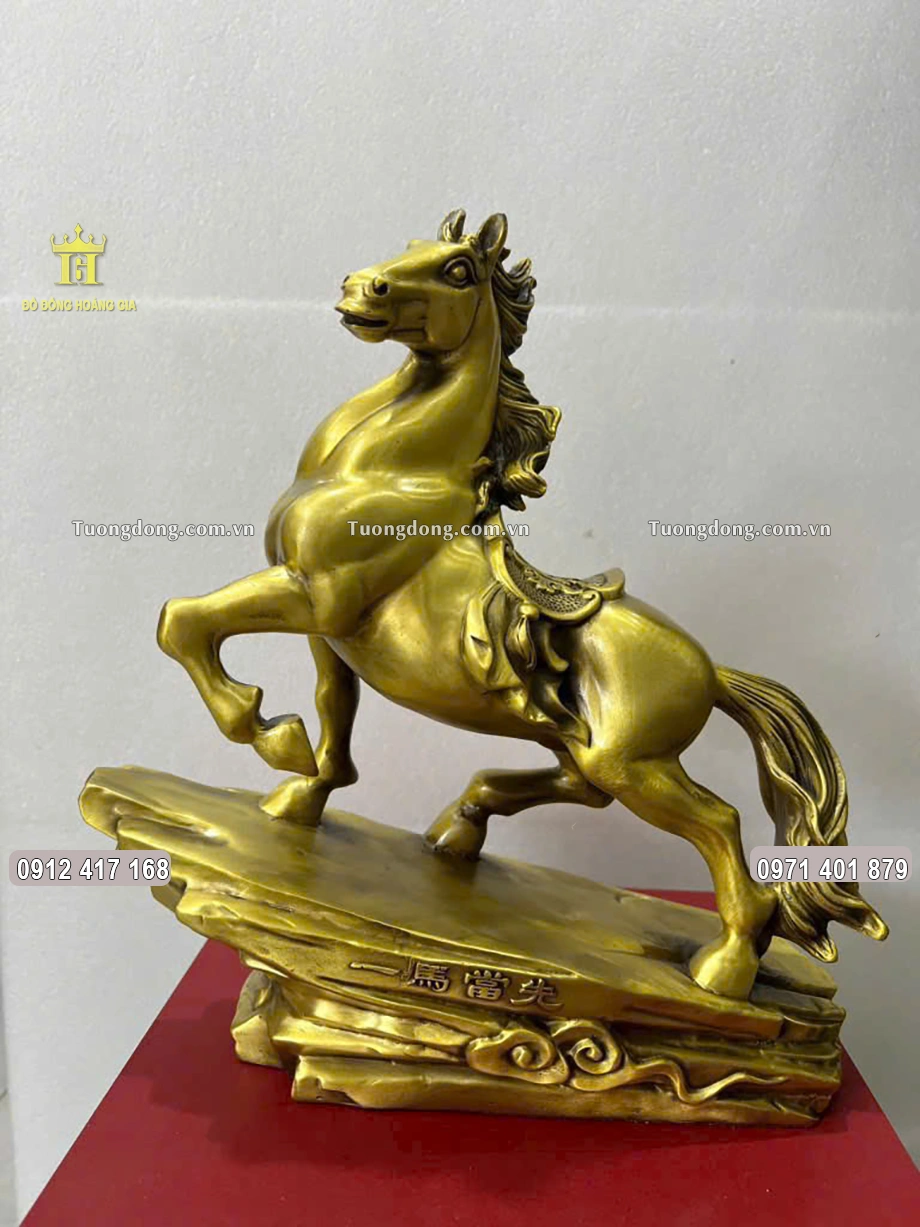 Tượng Ngựa Phong Thủy Bằng Đồng Đứng Trên Bệ Đá Cao 24Cm