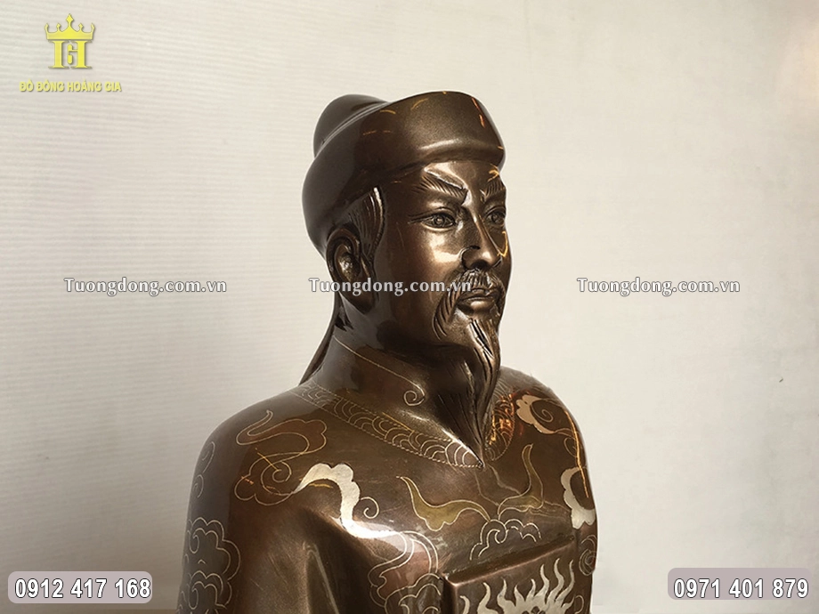 Nền được làm nâu ốc vô cùng uy nghiêm