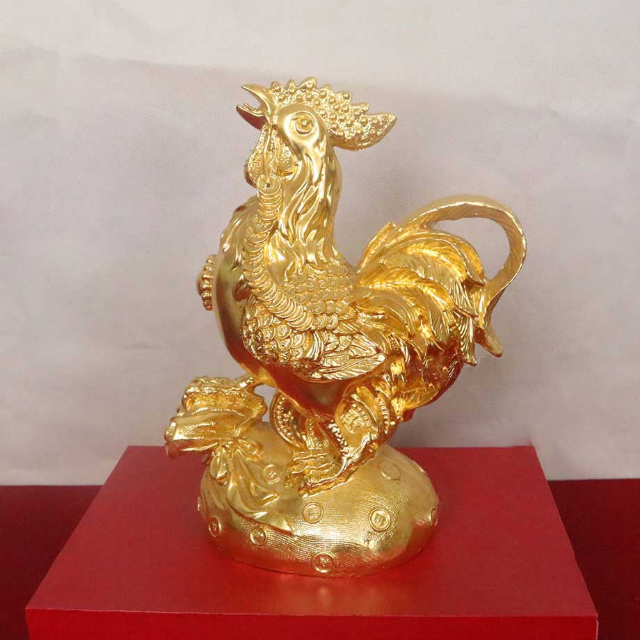 Tượng Đồng Gà Phong Thủy Đứng Trên Bao Tiền Dát Vàng 9999