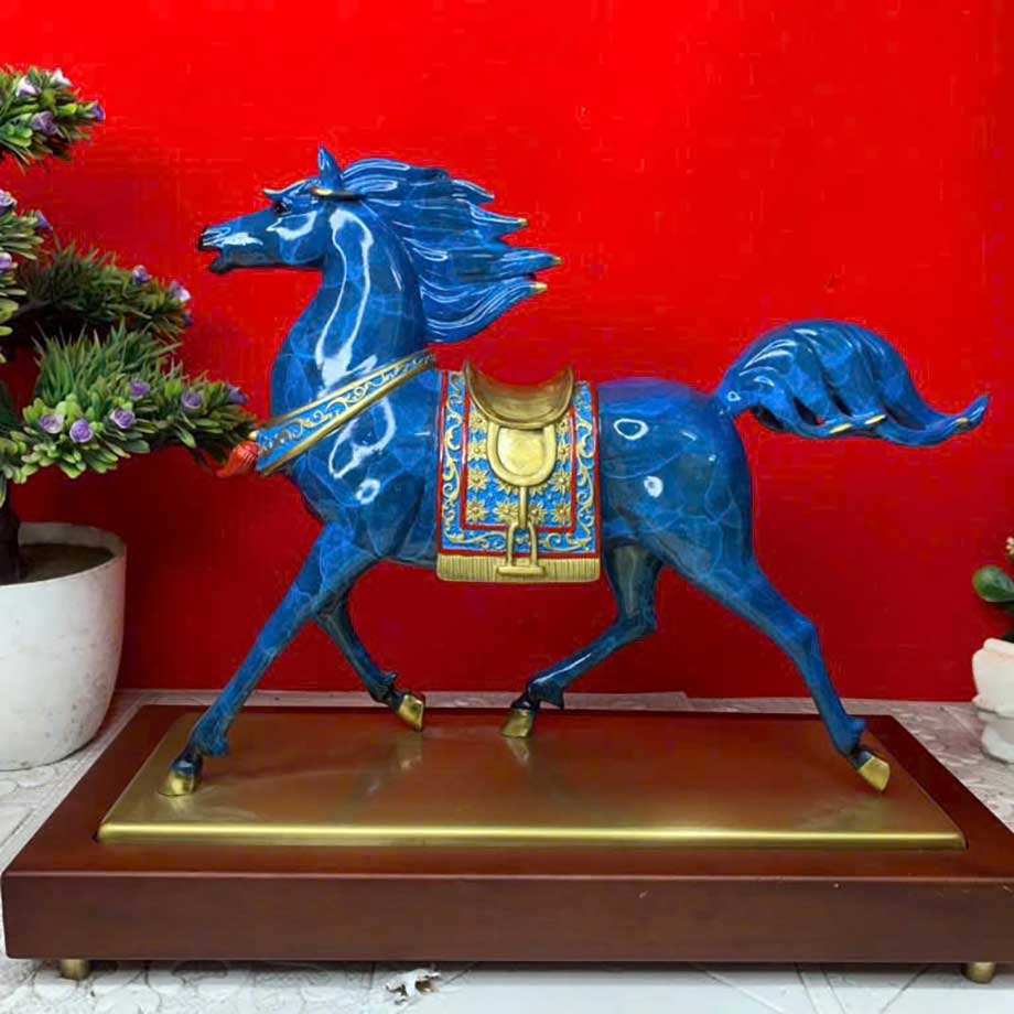 Tượng Ngựa Chiến Bằng Đồng Vàng Làm Màu Tinh Xảo