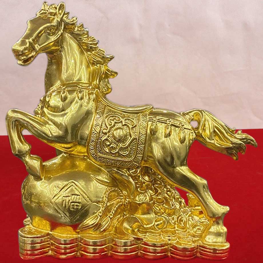 Tượng Ngựa Đứng Trên Bao Tiền Bằng Đồng Dát Vàng 9999