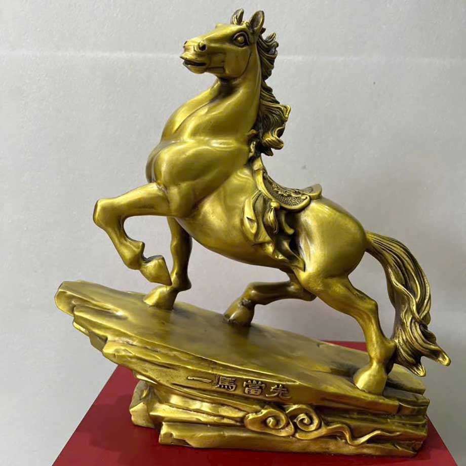 Tượng Ngựa Phong Thủy Bằng Đồng Đứng Trên Bệ Đá Cao 24Cm