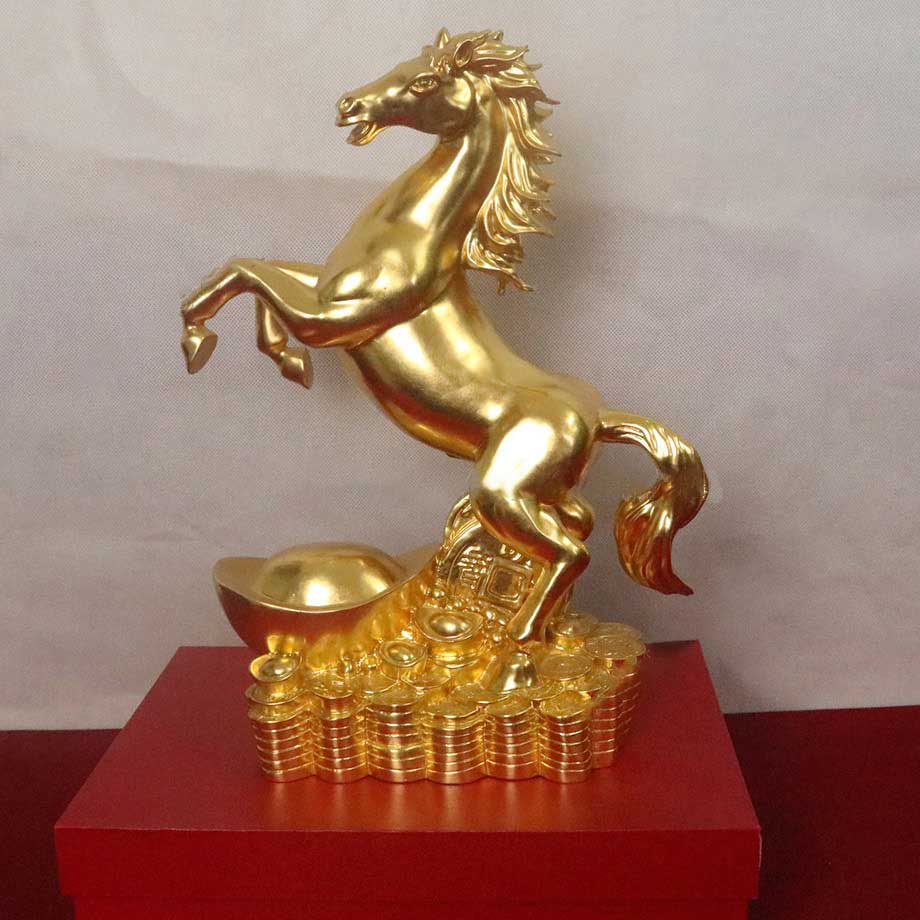 Tượng Ngựa Phong Thủy Đứng Trên Vàng Bạc Dát Vàng 9999