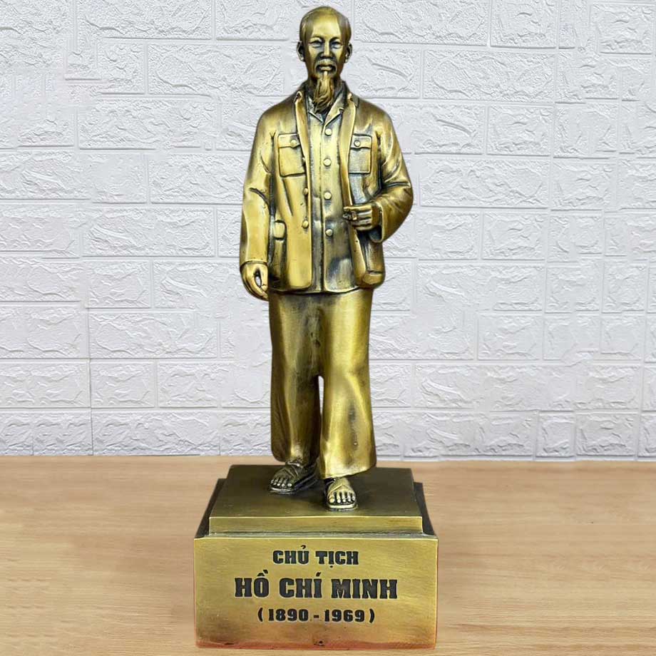 Tượng Bác Hồ Về Thăm Quê Hương Bằng Đồng Cao 30Cm