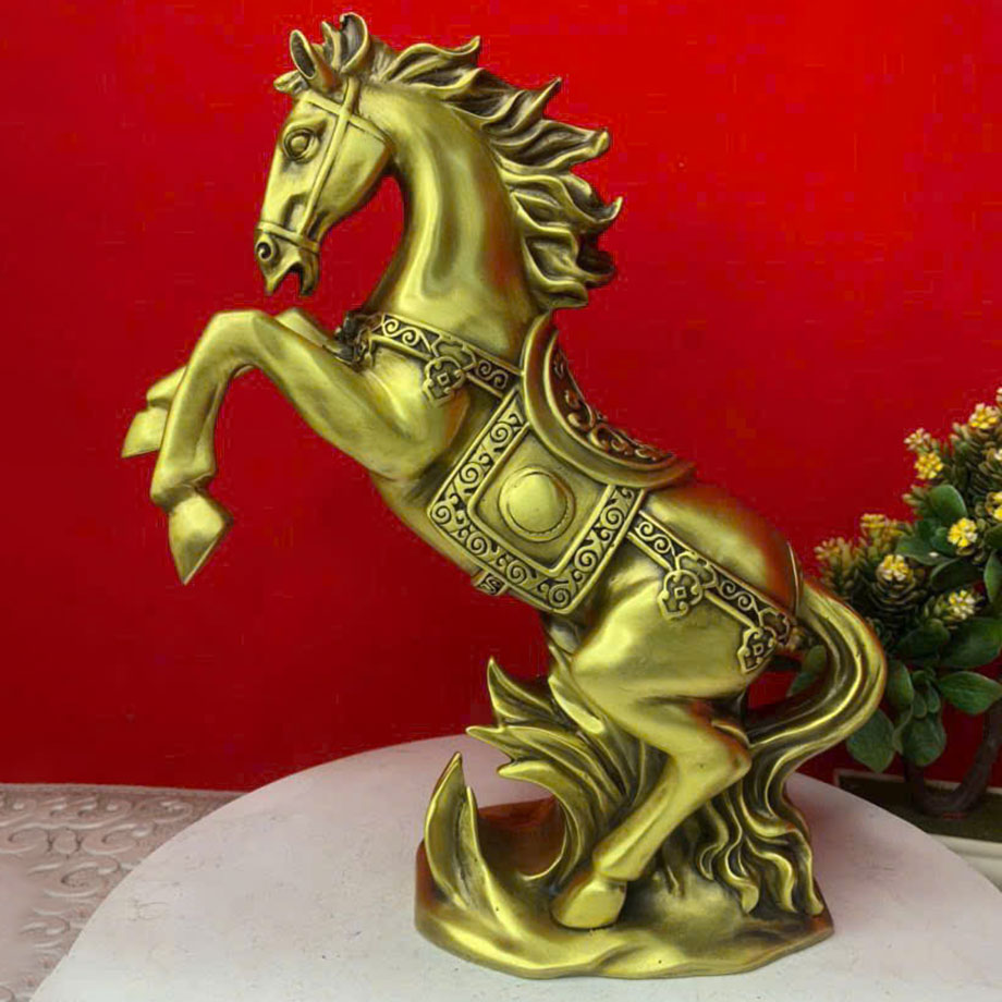 Tượng Con Ngựa Phong Thủy Bằng Đồng Vàng Màu Cổ