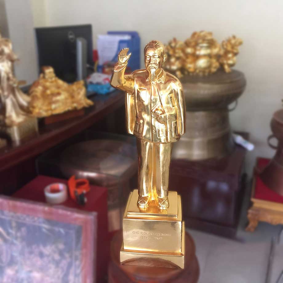 Tượng Đồng Bác Hồ Giơ Tay Chào Dát Vàng 9999