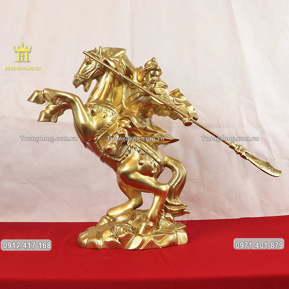 Pho tượng Quan Công cưỡi ngựa đồng vàng là mẫu tượng được nhiều khách hàng yêu thích