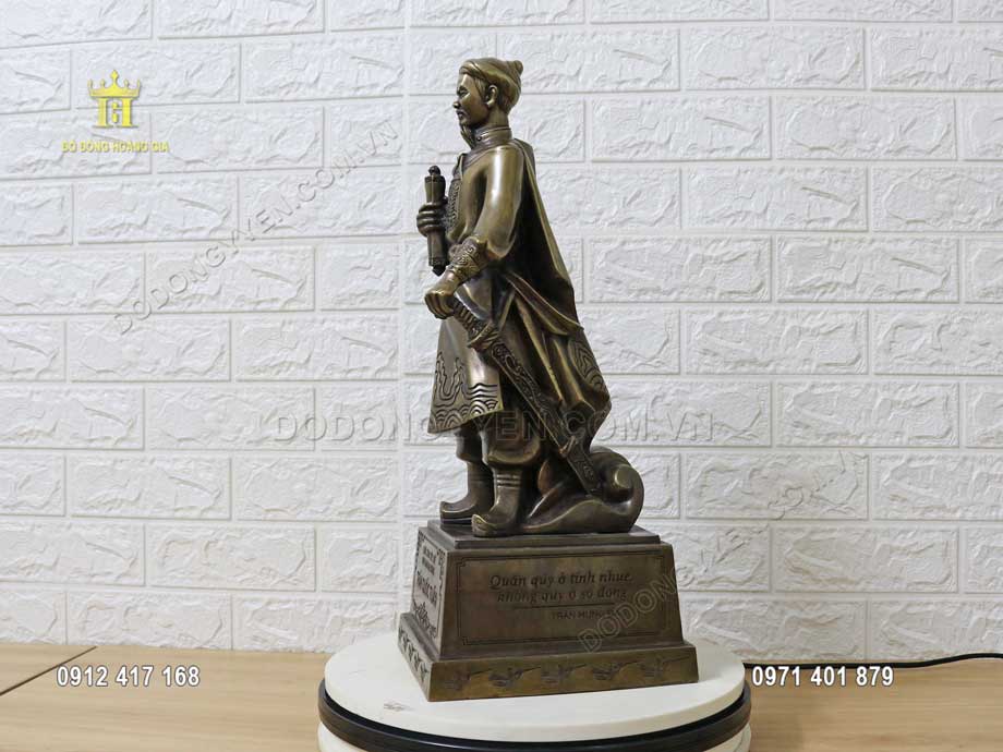 Pho tượng Trần Hưng Đạo bằng đồng vàng cao 50cm