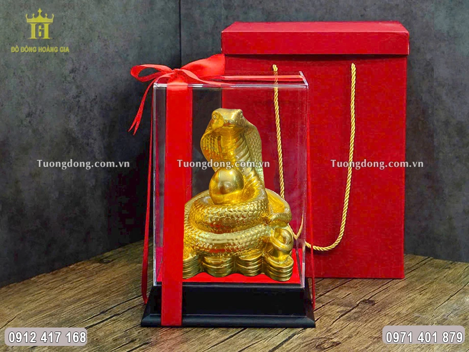 Tượng Rắn Phong Thủy Đế Tiền Cuộn Ngọc Dát Vàng 24K