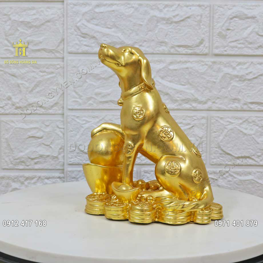 Tượng chó tài lộc được đúc nguyên khối từ nguyên liệu đồng vàng