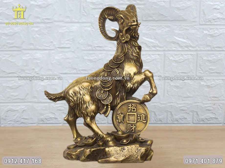 Tượng Dê Phong Thủy Ngậm Dây Tiền Bằng Đồng Vàng