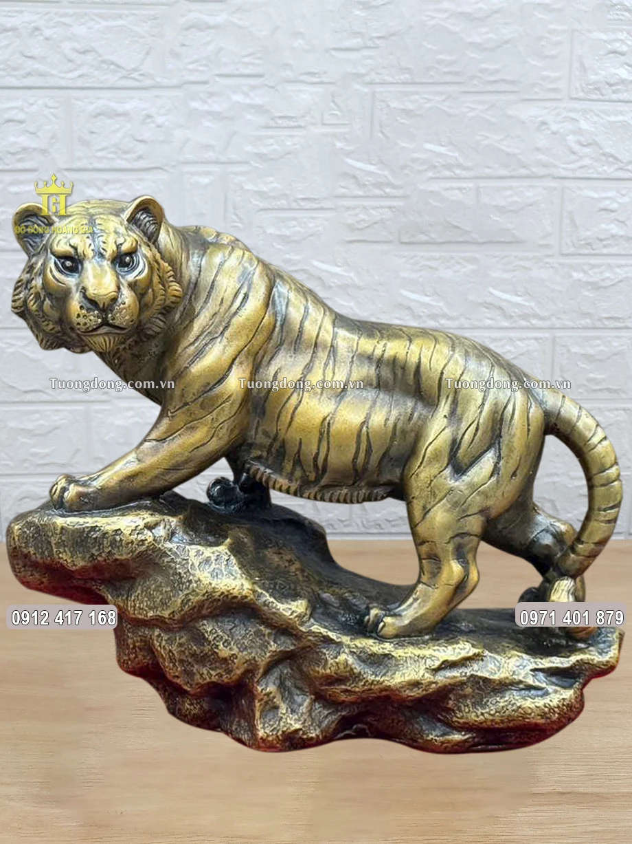 Tượng Hổ Đứng Vách Đá Bằng Đồng Hun Cao 19Cm