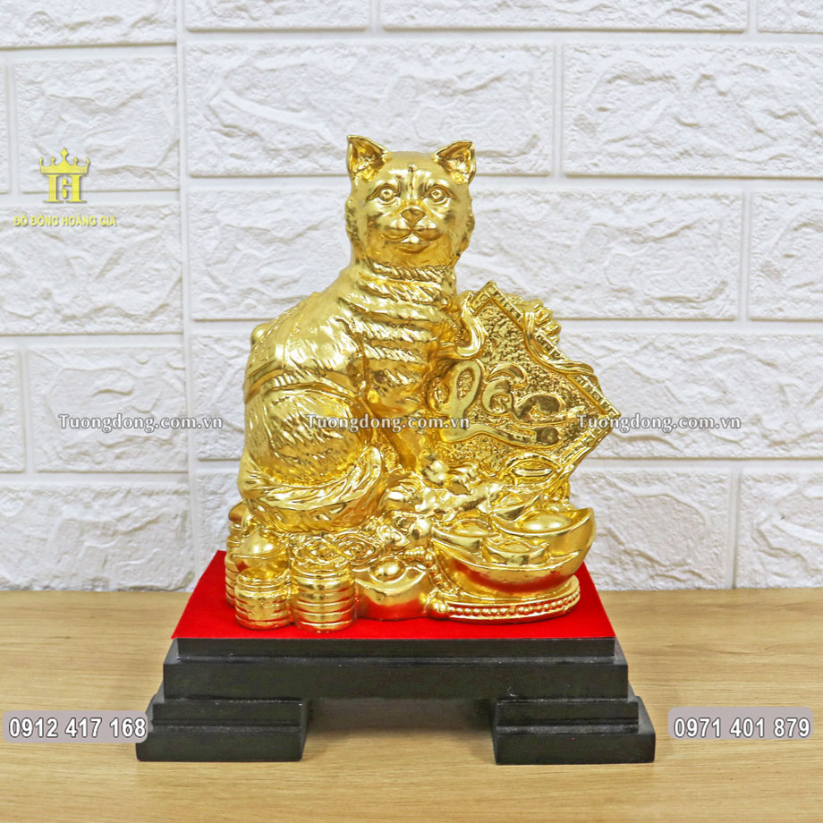 Tượng mèo bằng đồng mạ vàng 24K là linh vật tài lộc năm 2023
