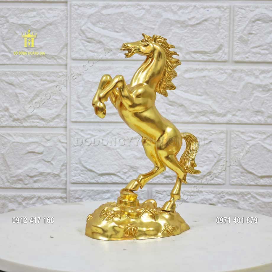 Tượng ngựa là linh vật phong thủy đại diện cho may mắn và sự thành công