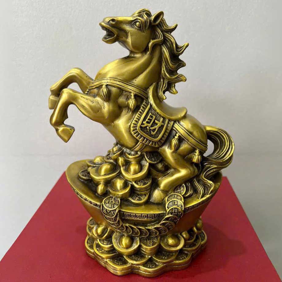 Tượng Ngựa Đứng Hý Trên Mâm Vàng Bằng Đồng Cao 37Cm