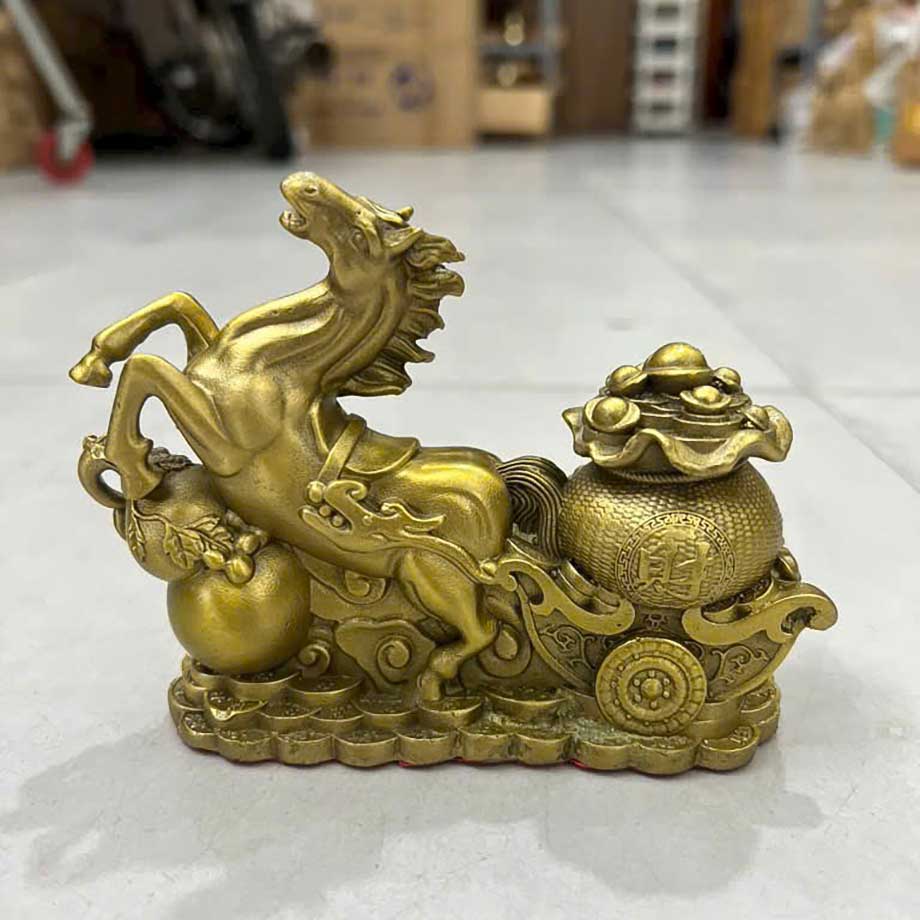 Tượng Ngựa Phong Thủy Kéo Xe Tài Lộc Bằng Đồng Vàng