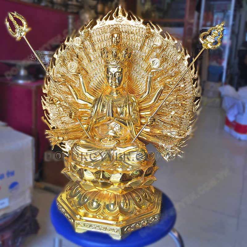 Pho tượng Phật Quan Âm Nghìn tay nghìn mặt được chế tác bằng đồng vàng  