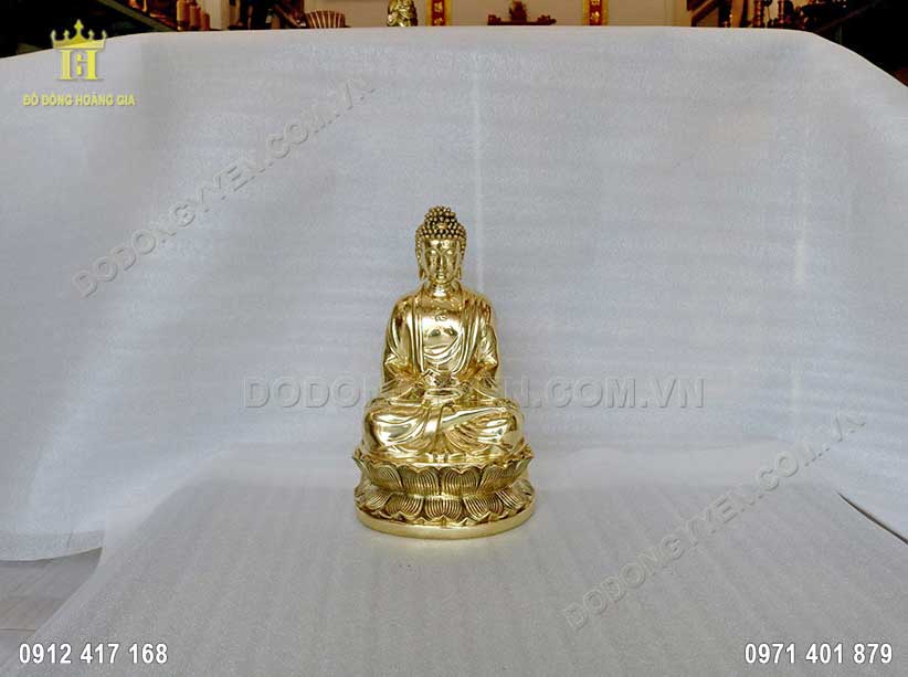 Pho tượng Phật Thích Ca Mâu Ni được đúc bằng nguyên liệu đồng vàng