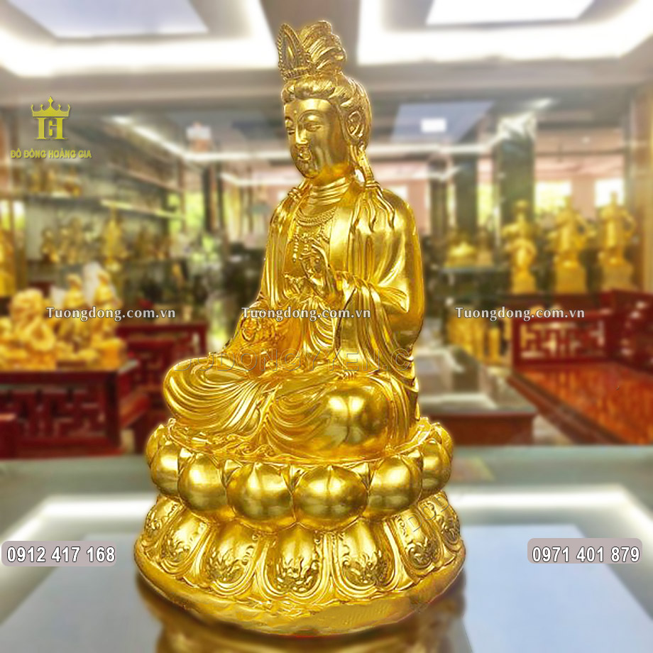 Pho tượng Phật Thích Ca được chế tác vô cùng tỉ mỉ và tinh tế
