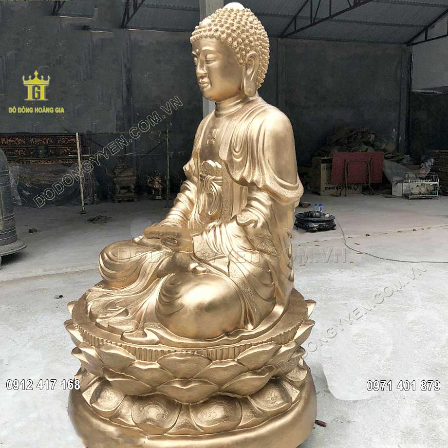 Pho tượng Phật A Di Đà được chế tác theo màu nhũ đồng đẹp, sang trọng và cổ kính 