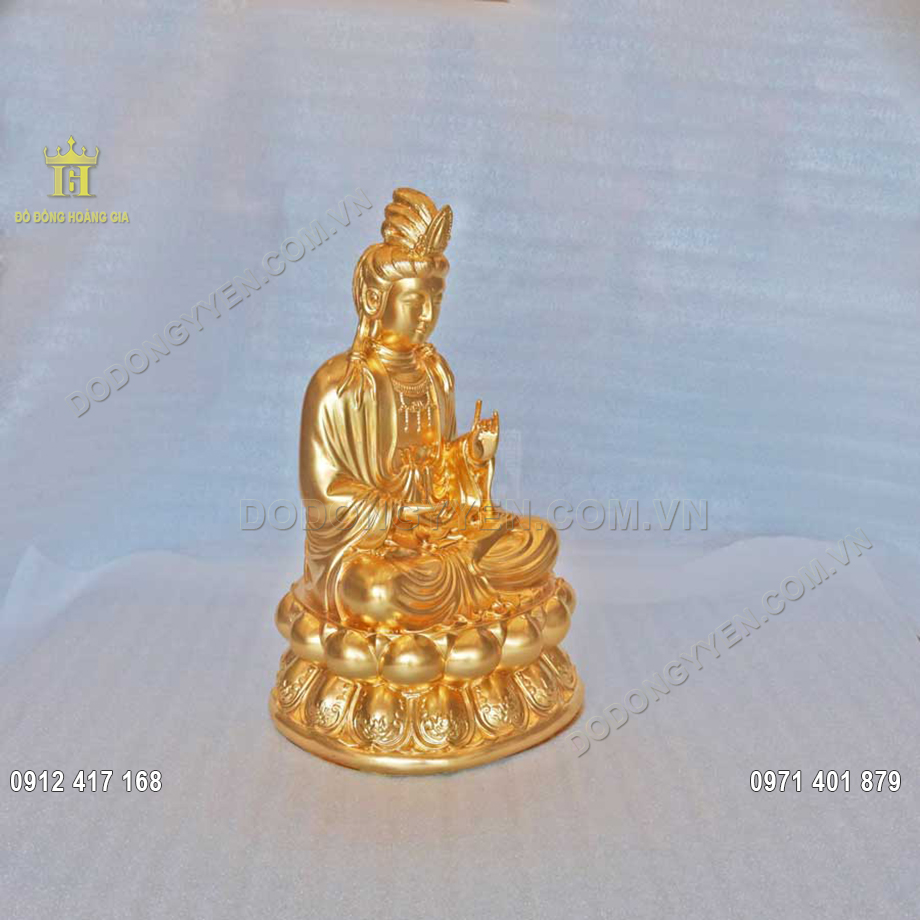 Mẫu tượng Phật Bà Quan Âm ngồi dát vàng phù hợp cho ban thờ gia tiên nhỏ 
