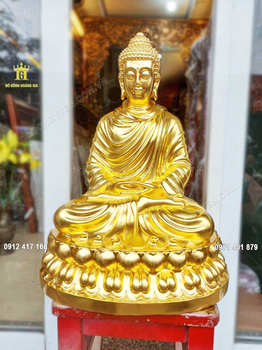 Pho tượng Phật Thích Ca Mâu Ni được chế tác bằng đồng đỏ nguyên khối chắc chắn