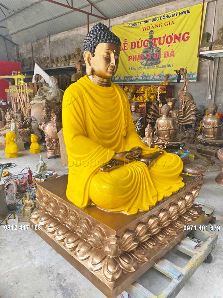 Pho tượng Phật Thích Ca mâu Ni được làm màu tuyệt đẹp