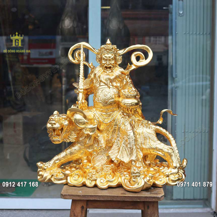 Pho tượng đồng Triệu Công Minh Dát Vàng được chế tác vô cùng tinh xảo 