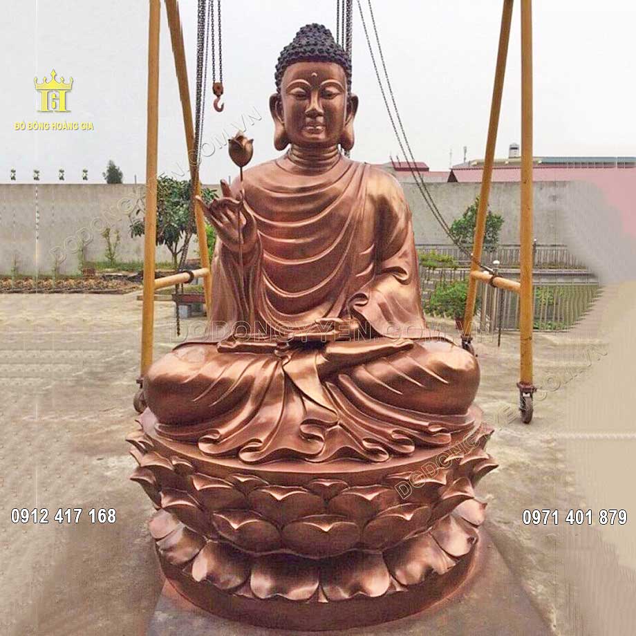 Tượng Phật Thích Ca Niêm Hoa Vi Tiếu được đúc hoàn toàn bằng nguyên liệu đồng đỏ