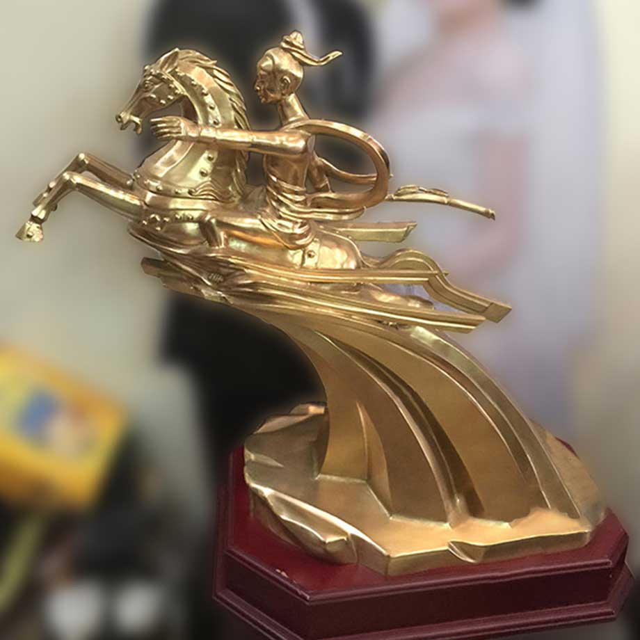 Tượng Thánh Gióng Bằng Đồng Vàng Cao 62Cm